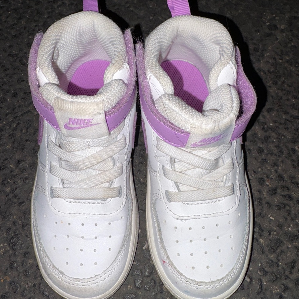 Nike Kids Sneakers in White and Lavender